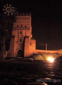 Луцький замок вночі