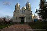 Село Круглик на Хотинщині. Нову церкву освятили у 2007 р.