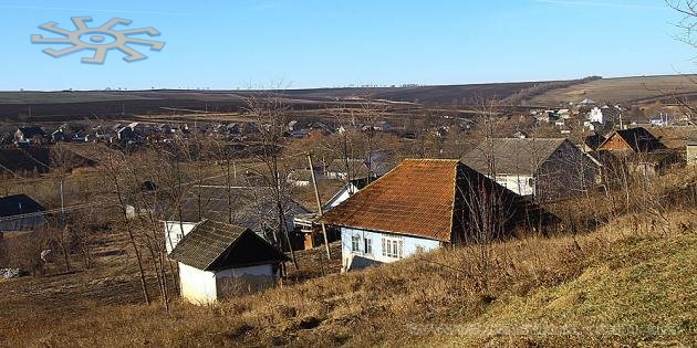 Панорама села Рингач з церковного двору.