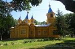 Деревянная церковь в нео-русском стиле в селе Романковцы Черновицкой области