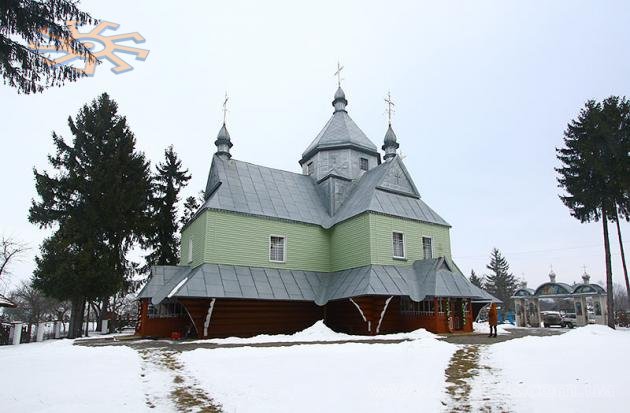 Майже дерев'яна церква в селі Верхній Вербіж. 9 січня 2011 р.