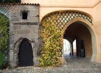 Старий портал - найдавніша частина замку.