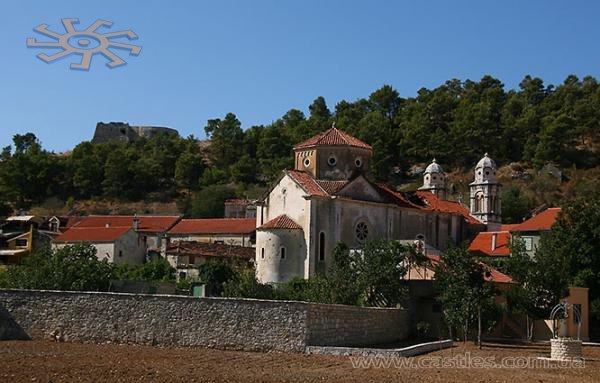 Церква св. Прокопа і замок над містечком.
