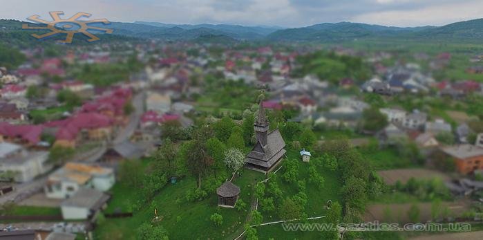 Чи не найгарніше, що є на Тячівщині - марамароська дерев'яна церква у Нижній Апші. 26 квітня 2018 р.