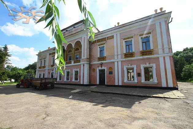 Генеральський палац у Котюжанах - в непоганому стані.