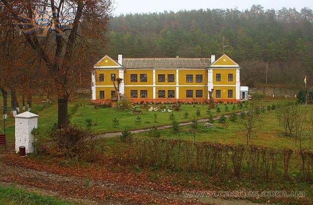 Uhryńkowce. Школа в Угриньківцях - колишній палац пані Закревської.