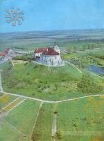 фото замку в Олеську з путівника "Відгомін віків" (Львів, 1978)