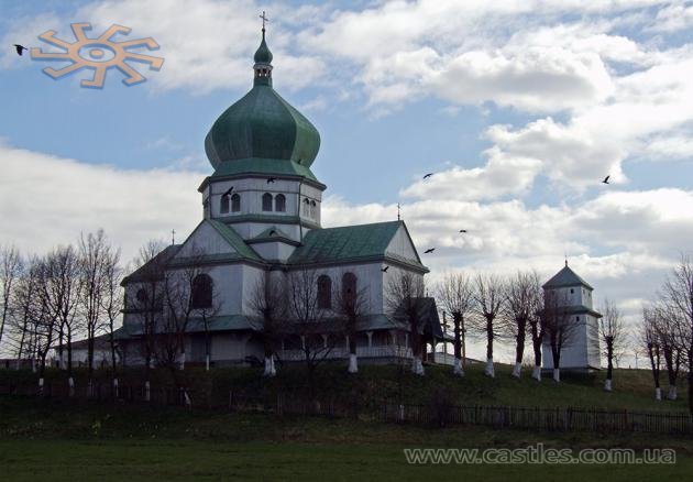 Величезна дерев'яна церква в с. Вирів. 14 квітня 2007 р.