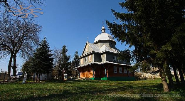 Дерев'яна церква Різдва Богородиці у селі Воронів на Городенківщині. 2 квітня 2017 р.