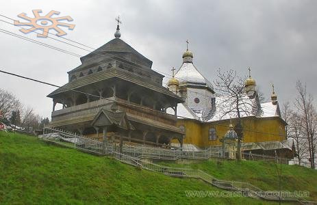 Церква і дзвіниця в Ясениці Замковій.