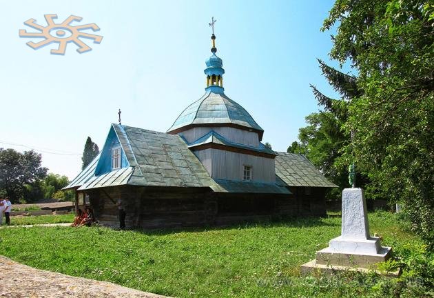 Стара дерев'яна церква в Заболотівці - як жебрачка біля багатшої родички. Zabłotówka