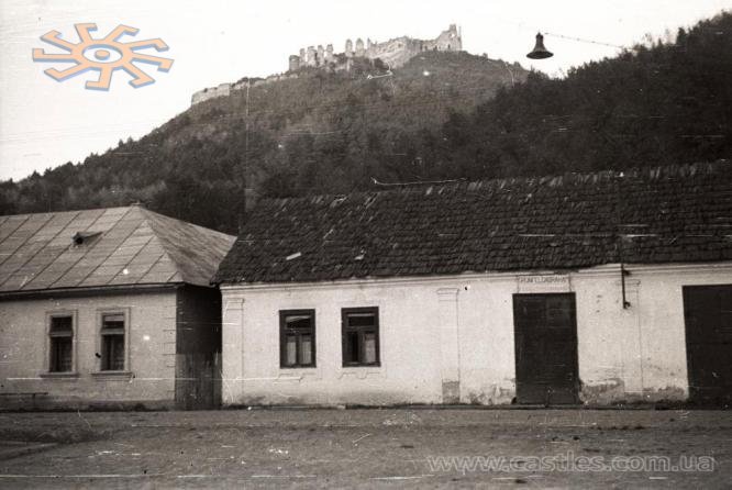 Хустський замок, вигляд з міста. Фото 1939 р.