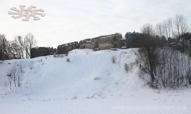 Так замок в Микулинцях виглядає з траси на Тернопіль.